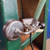 Articulated workshop lamp, magnetic adhesive