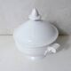 ancienne petite soupière blanche en porcelaine