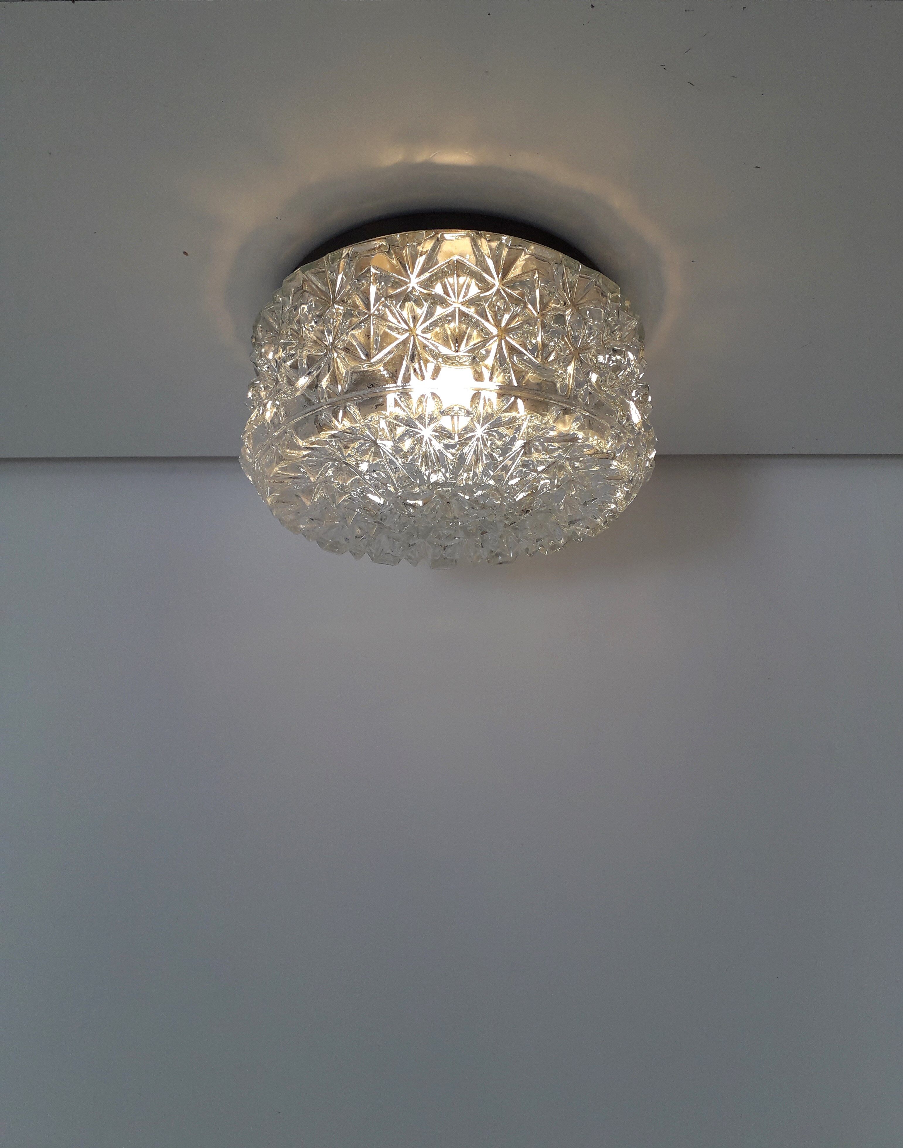 Vintage ceiling lamp / wall lamp - Molded glass - Round shape - 1970