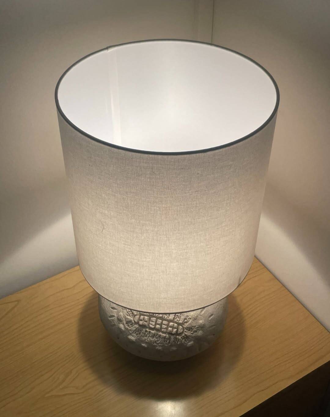 Lampe vintage en pierre sculpté