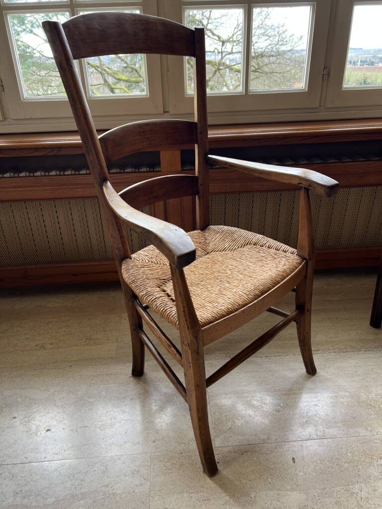 Fauteuil rustique en bois et paille