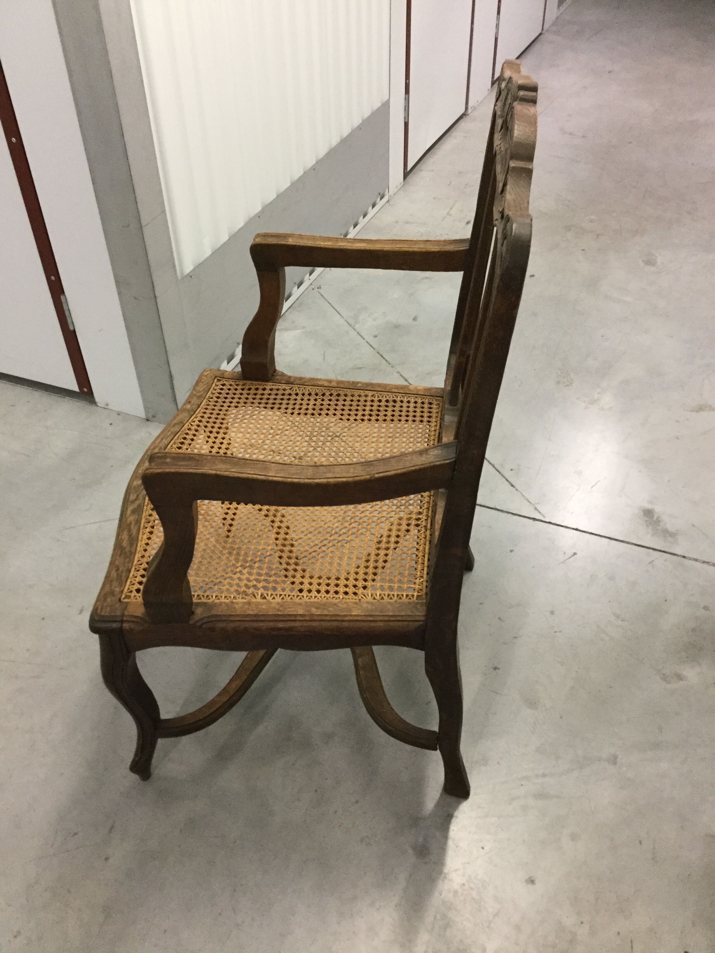 Fauteuil canné provençal style Louis XV