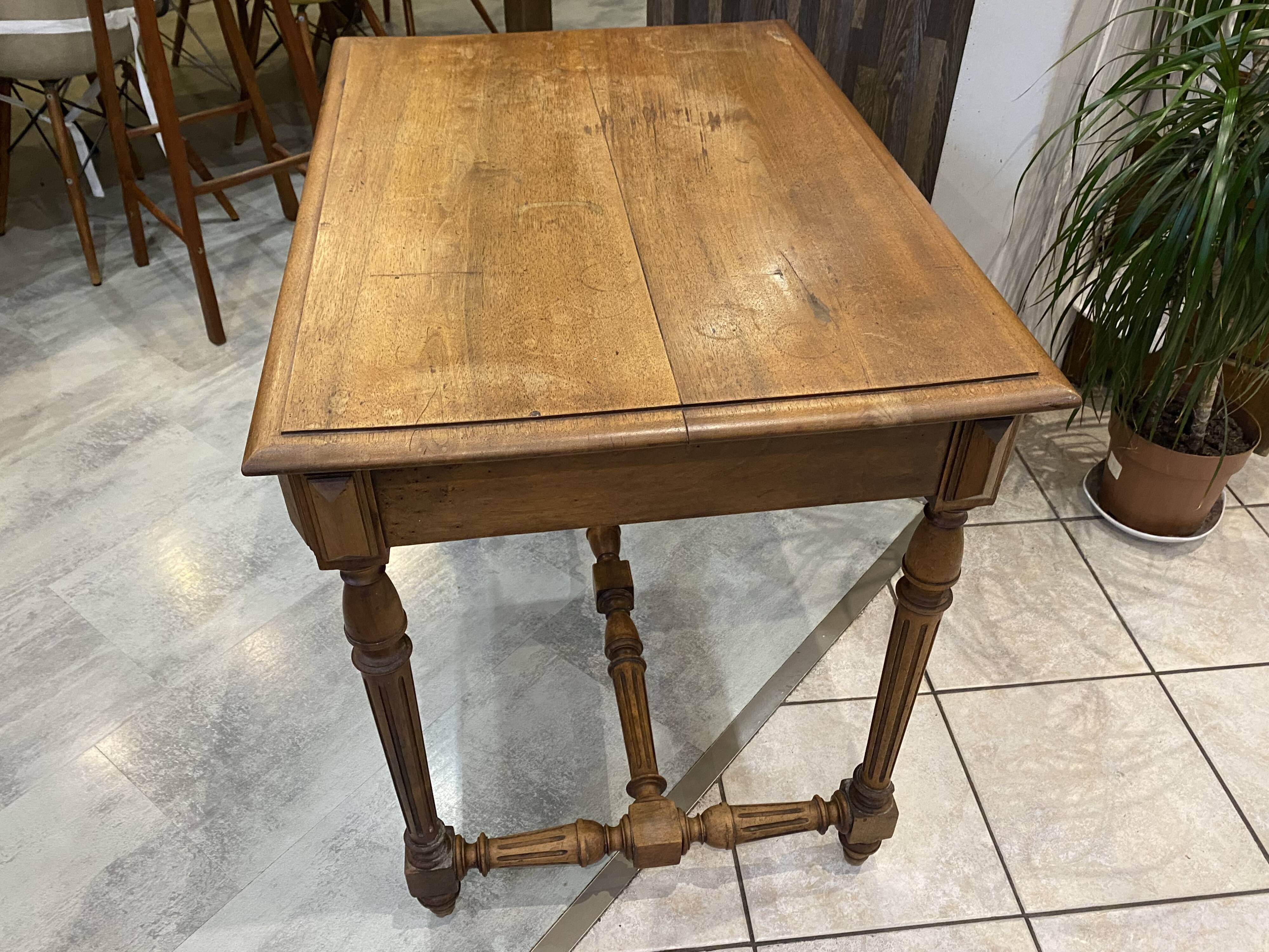 Bureau 1 tiroir en bois massif chêne pieds tournés et sculptés 89x62cm