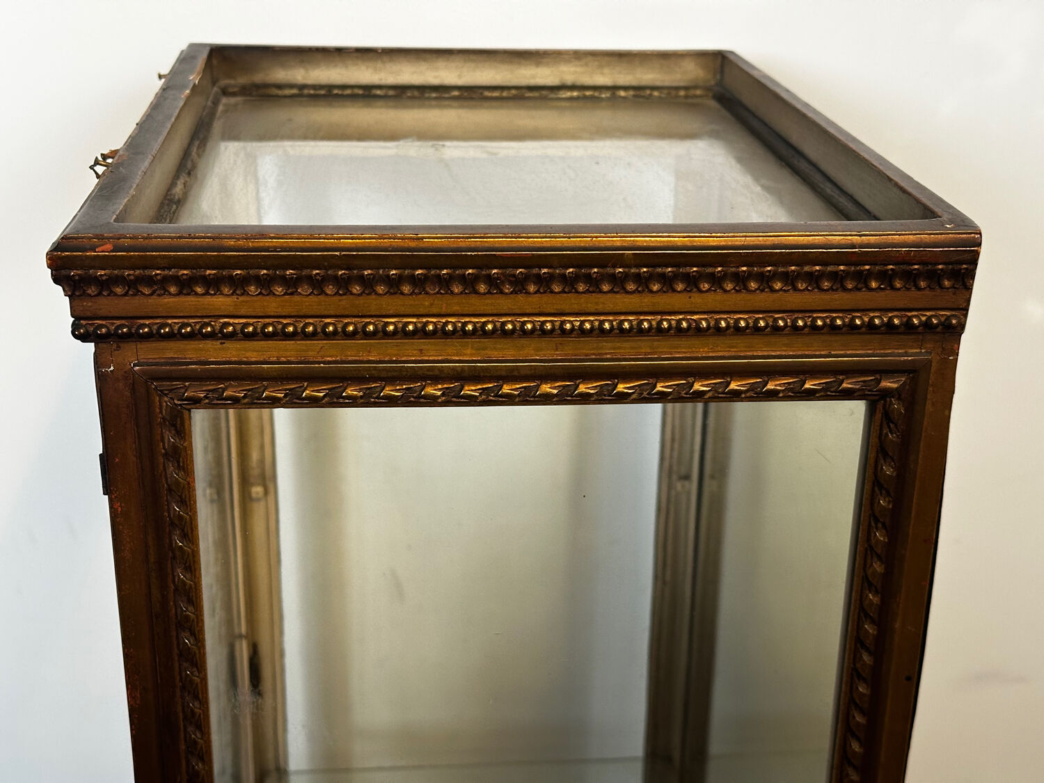 Counter display cabinet in wood and glass in Louis XVI style, 19th century.