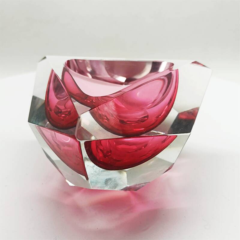 1960s Pink Multifaceted Triangular Ashtray or Catch-all in Murano Glas