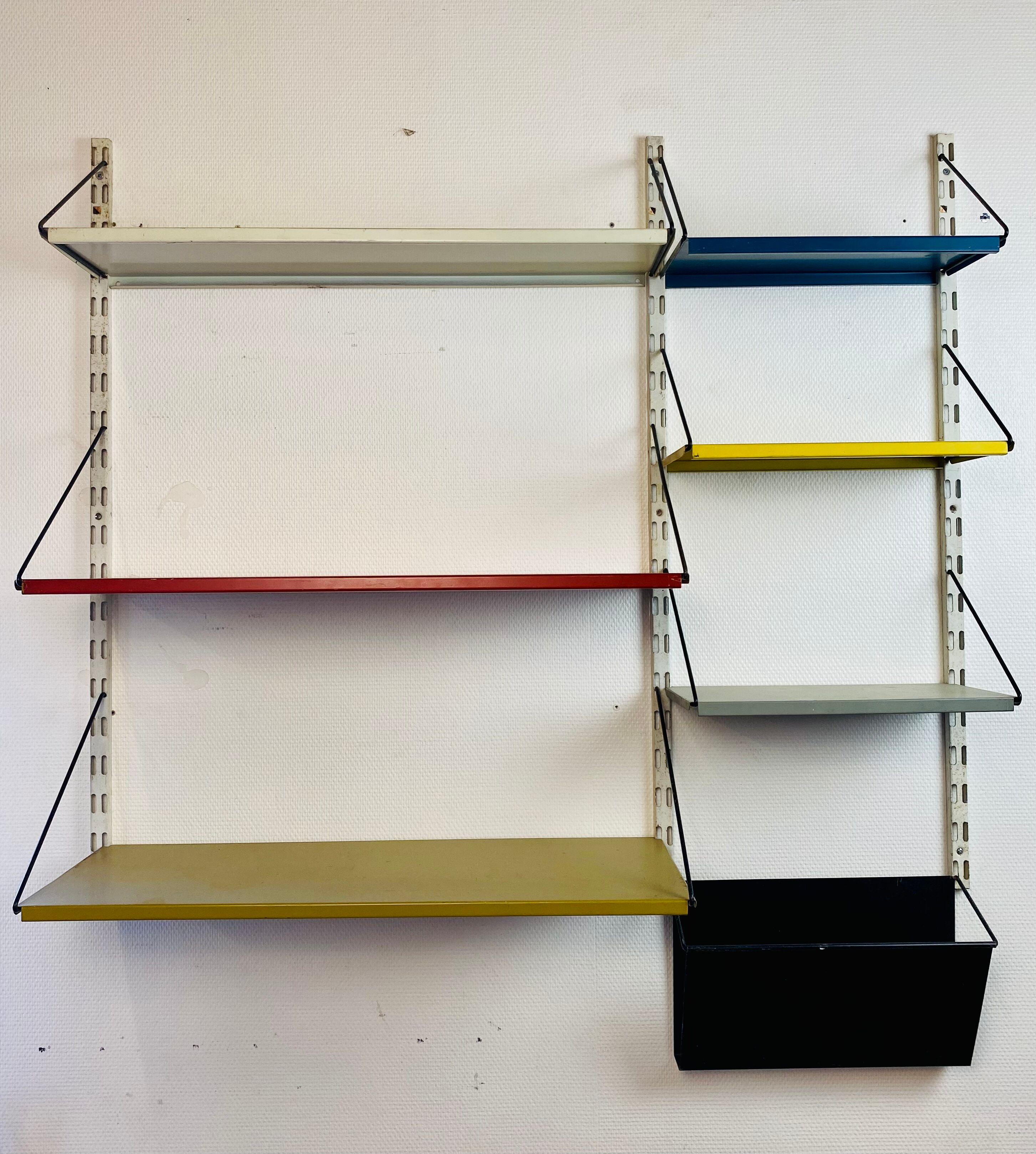 Shelf system, wall, metal, Pilastro edition.