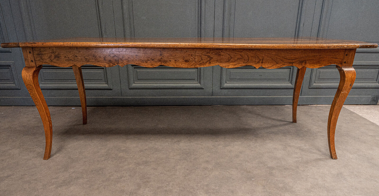 Farmhouse table walnut legs deer early nineteenth 1 drawer 208 cm