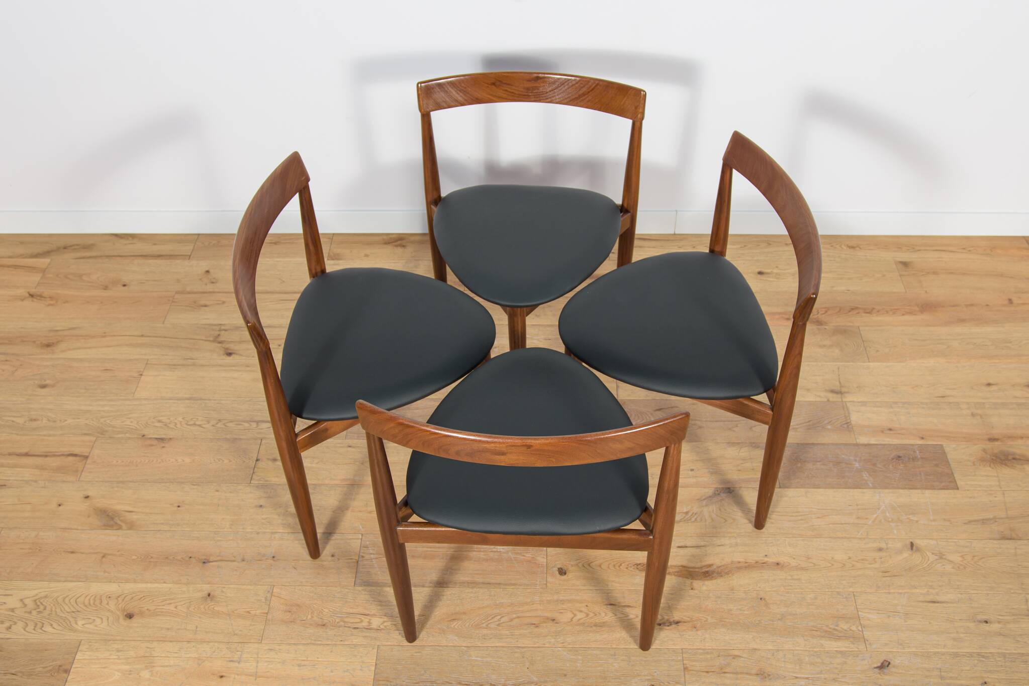 Mid-Century Teak Dining Table and Chairs Set by Hans Olsen for Frem Røjle.