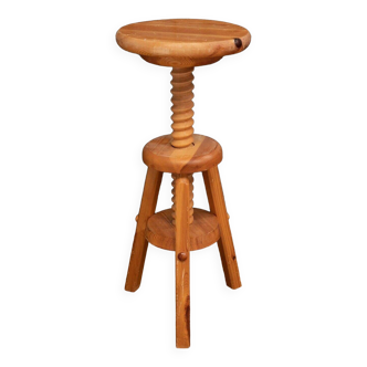 Tabouret à vis en pin sculpteur peintre 1970