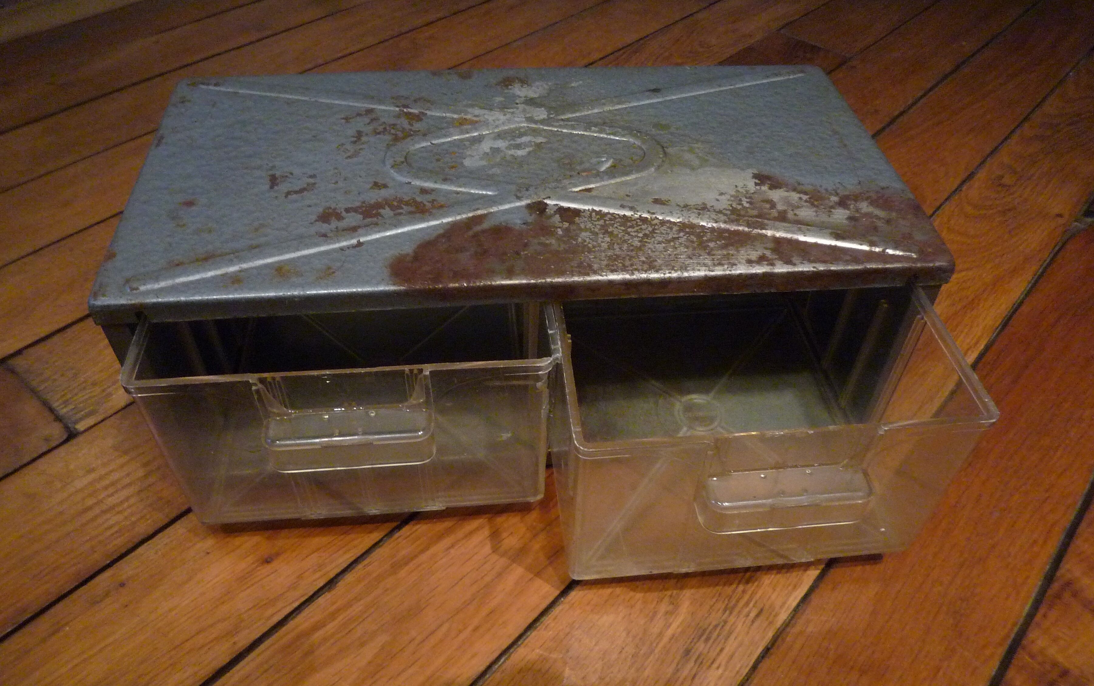 Small metal drawer box, vintage 70s