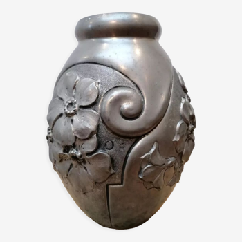 Art deco vase in repoussé art pewter by rené sitoleux circa 1940