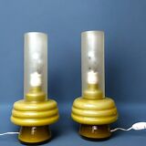 Lampes de table en verre opalin vert olive