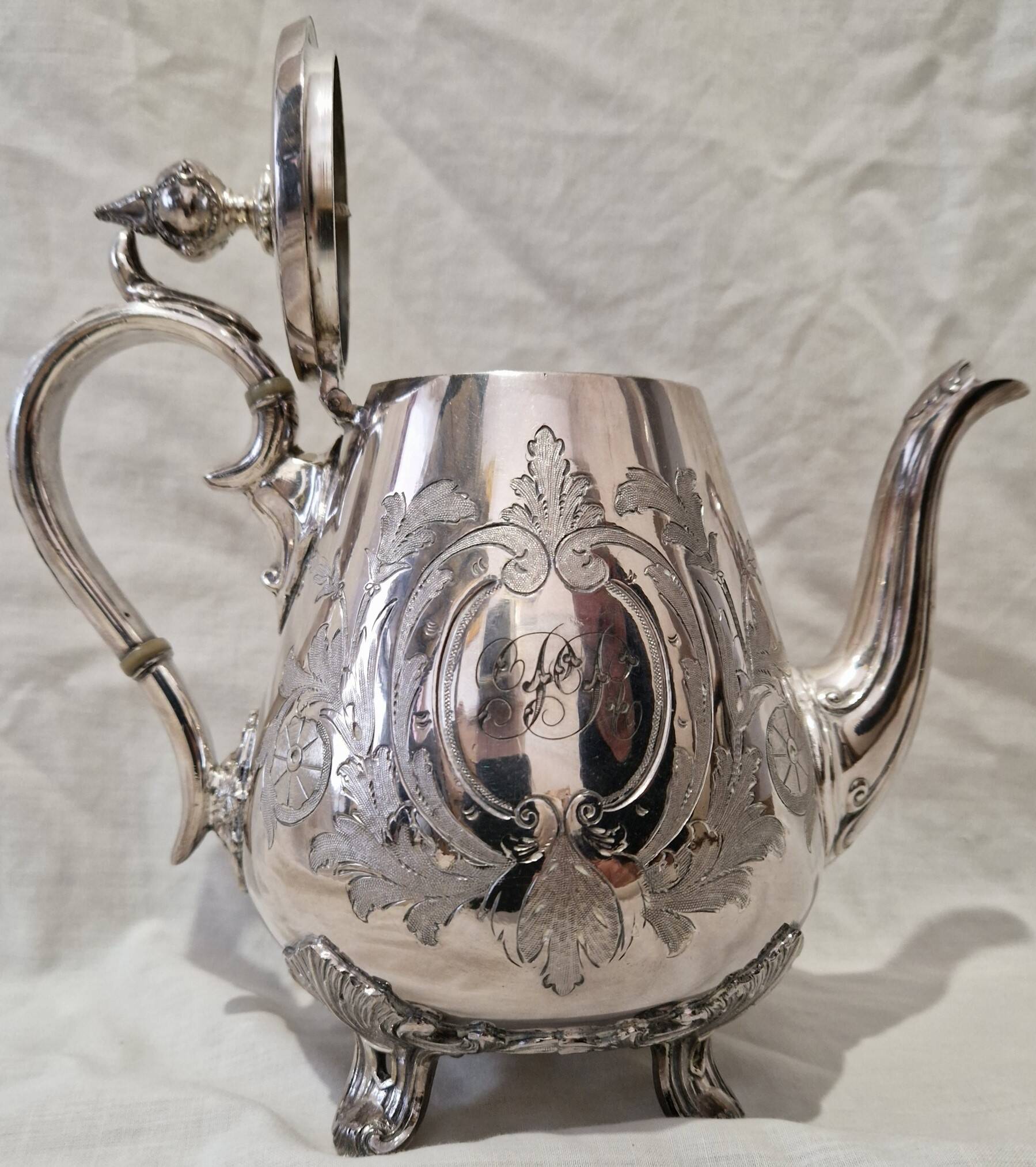 Napoleon III teapot in silver-plated metal – 19th century – Rococo decoration