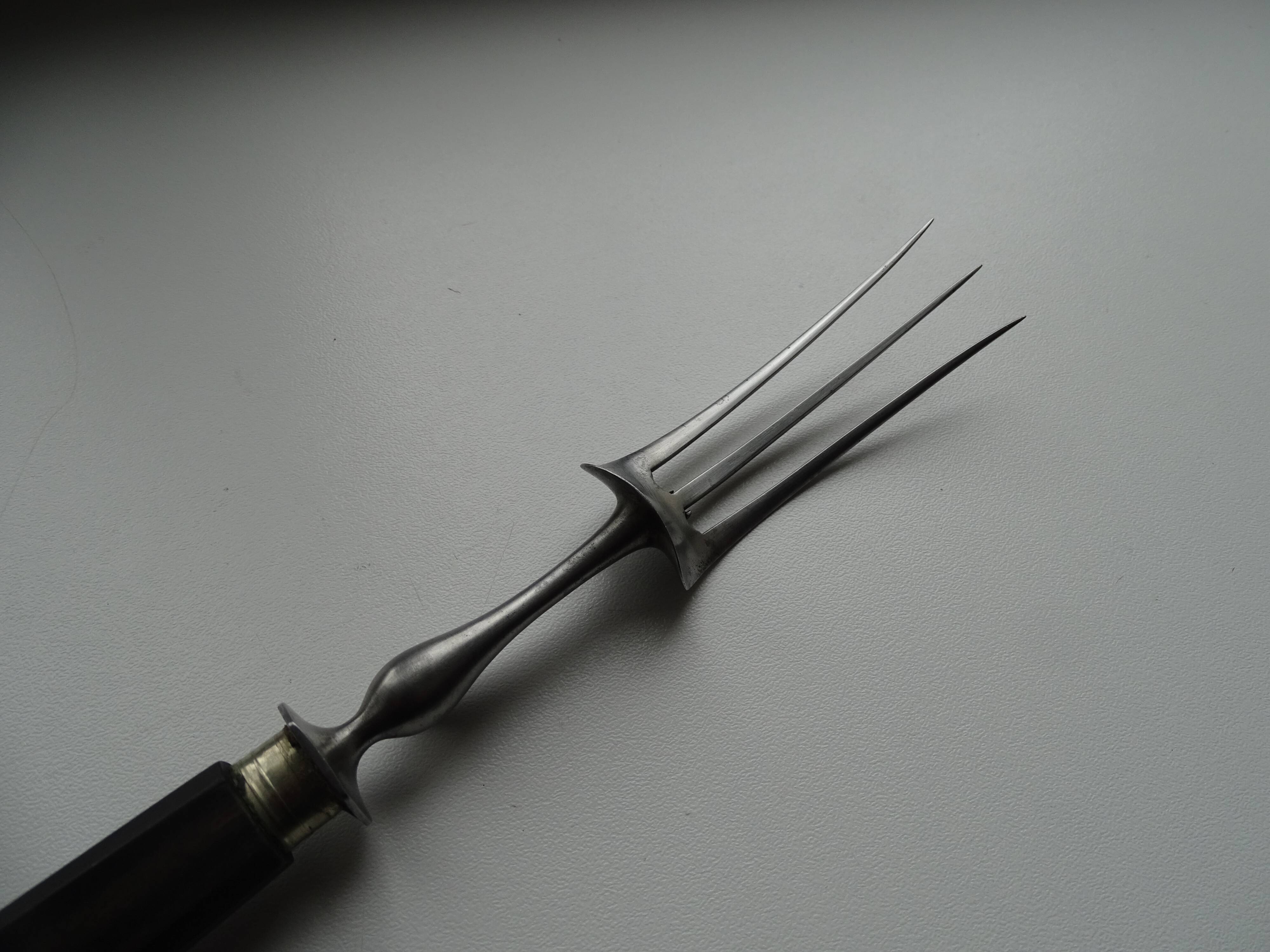 Set cutlery to cut old wooden handles 1930