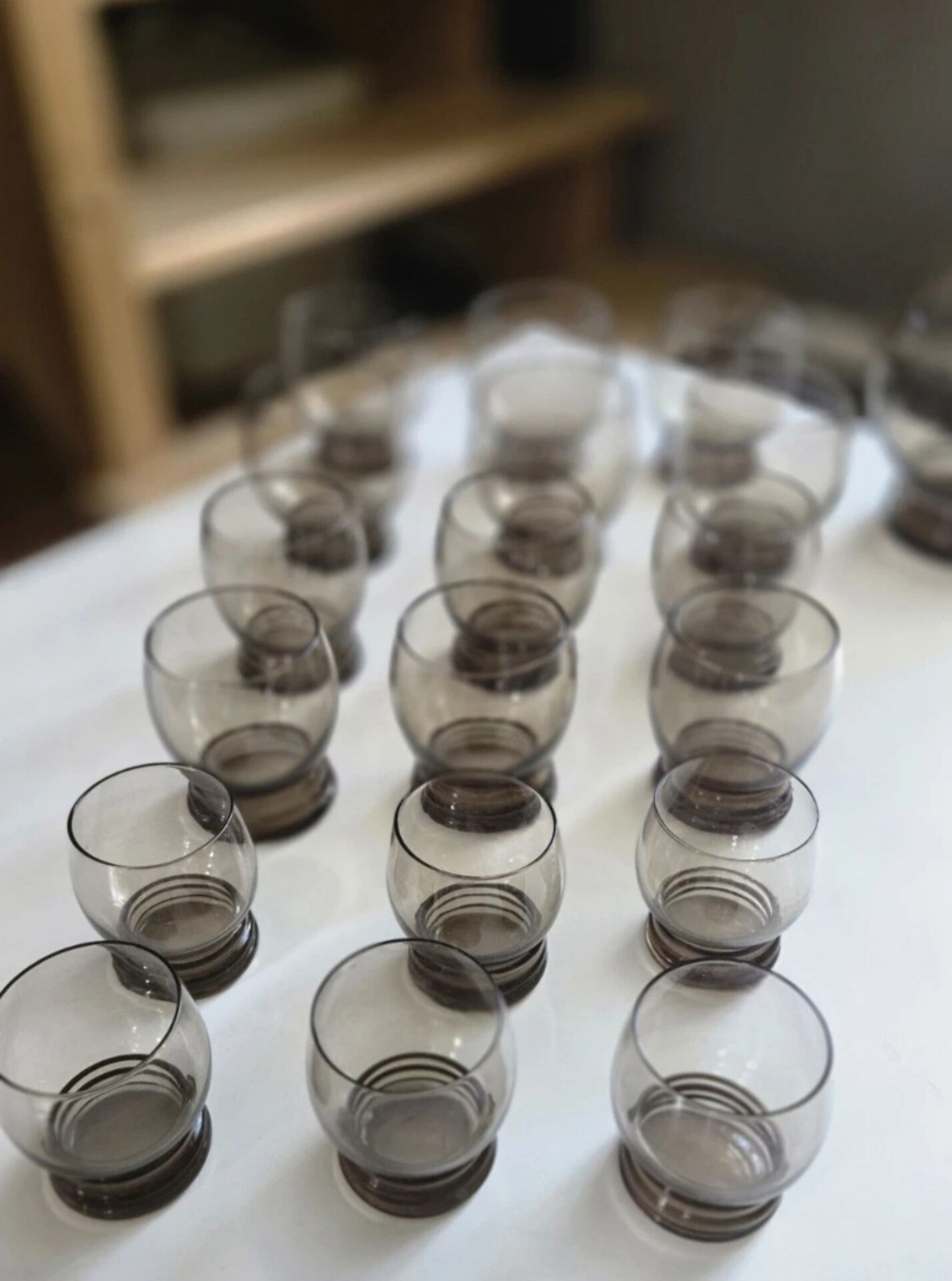 Magnificent Service of Tinted Glasses from the 50s-60s / 18 Glasses and 2 Jugs
