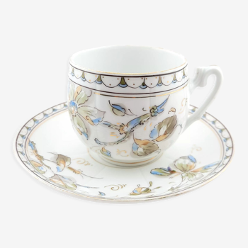 Tasse à thé et soucoupe peintes à la main