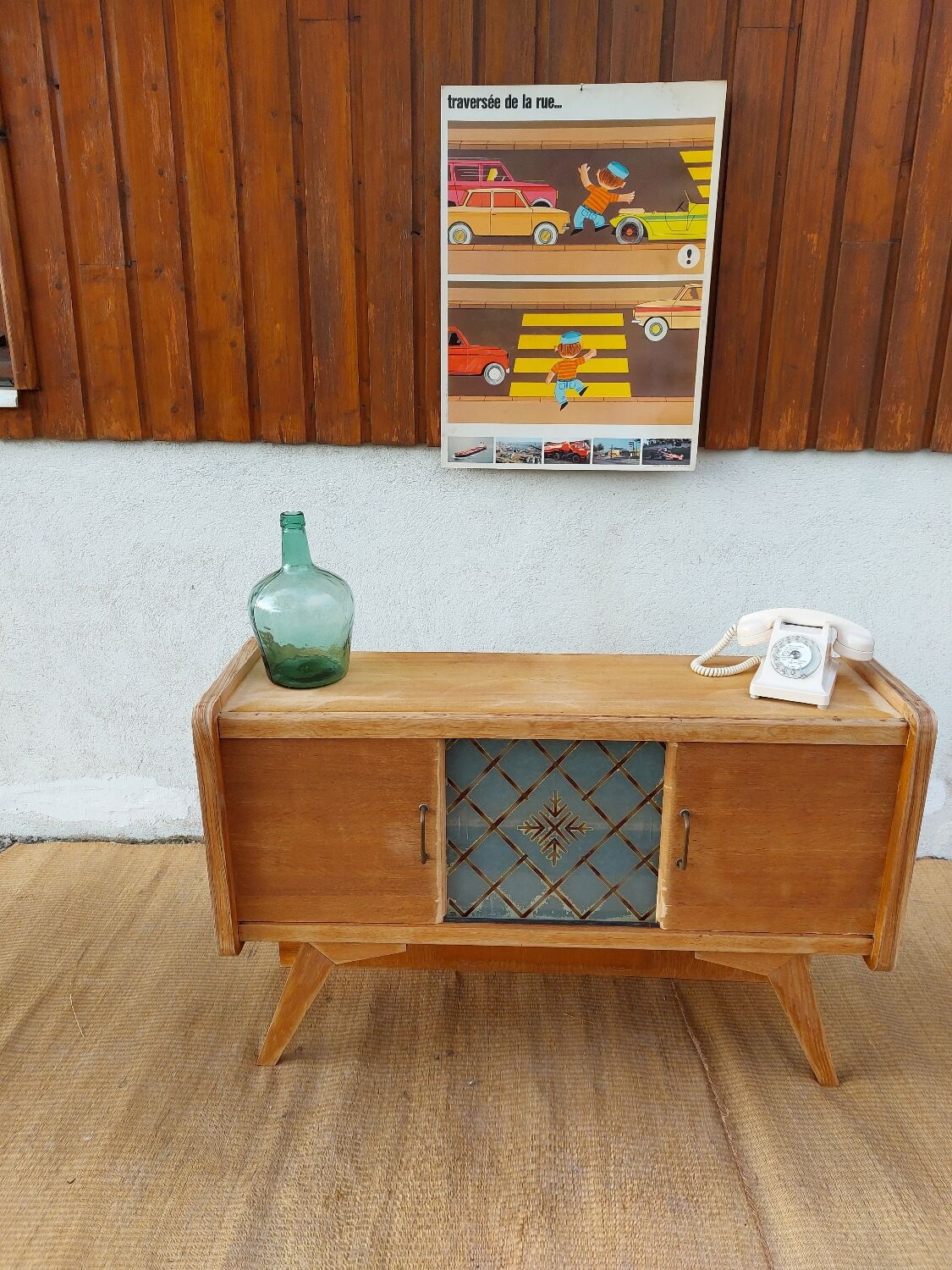 Compass feet sideboard