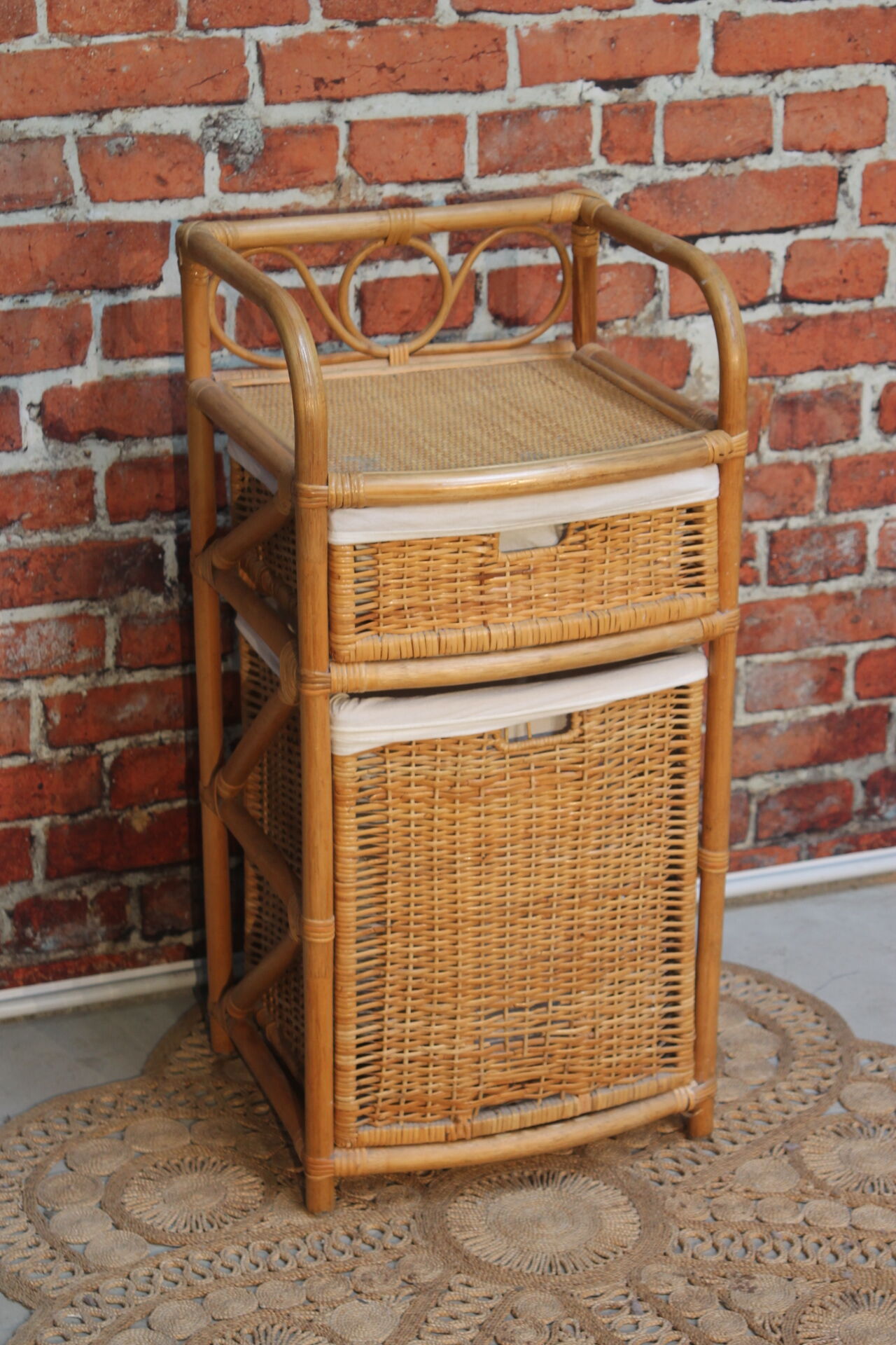 Wicker laundry bin
