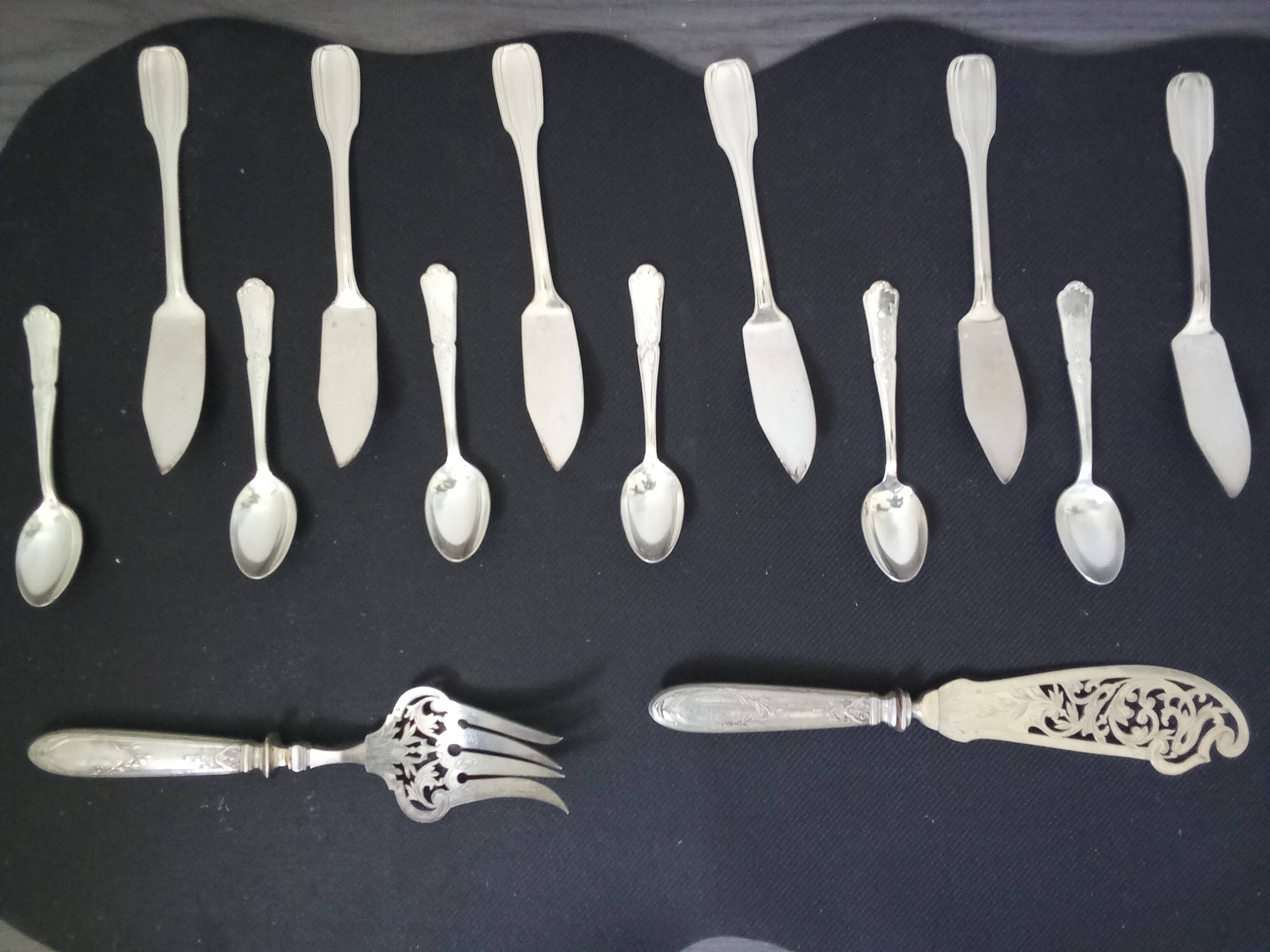 200 pieces of Russian silverware (spoons, forks and knives).
