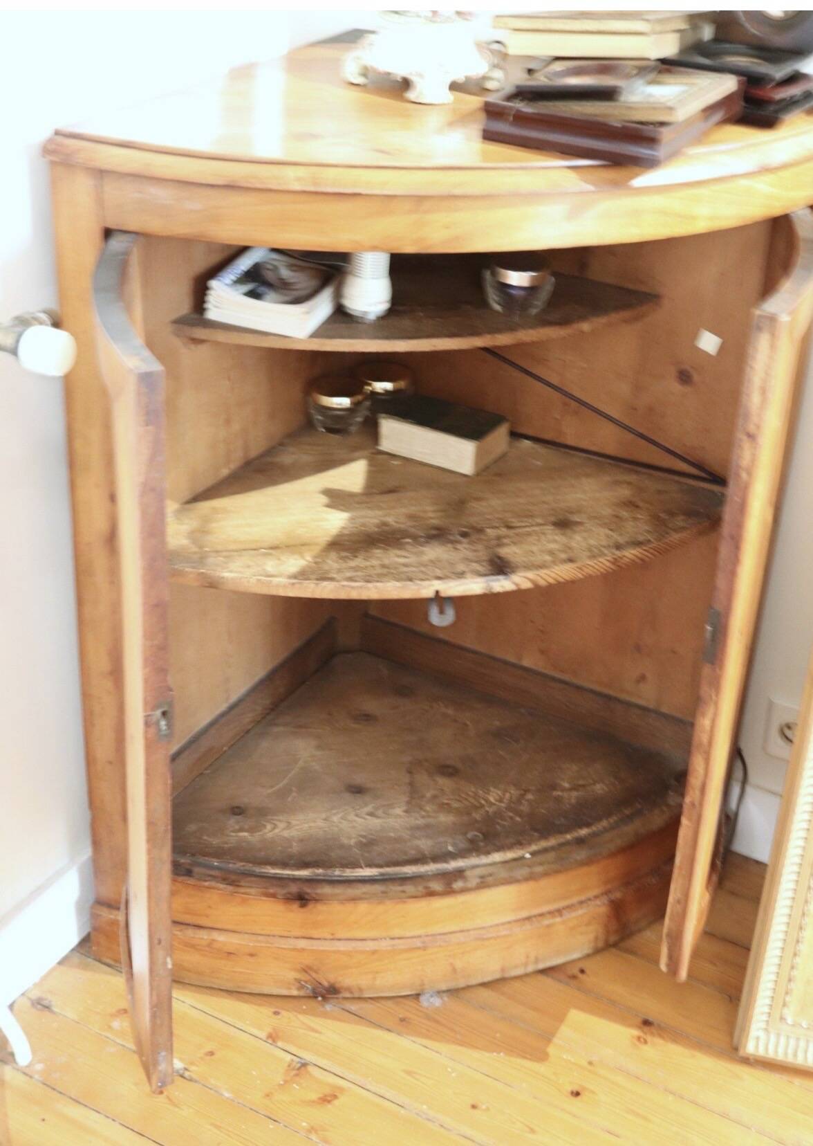 Corner unit in cherry wood