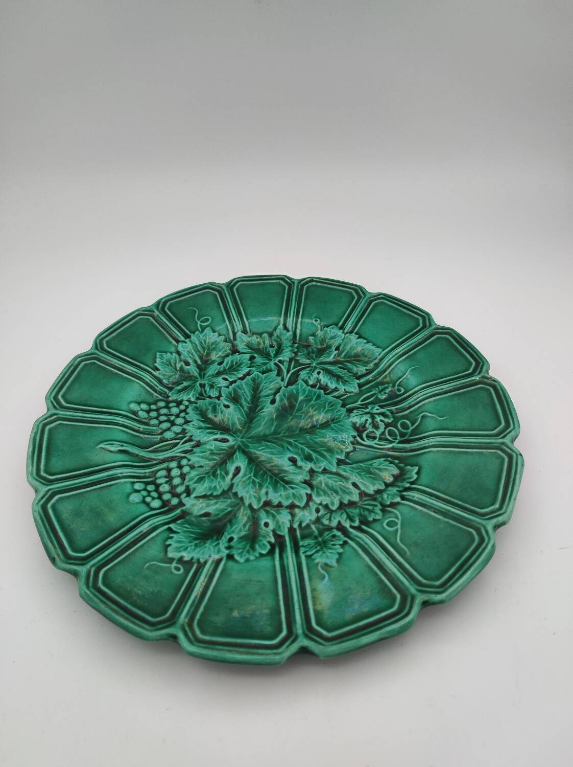 10 ceramic plates with vine decor