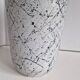 Vase en terre cuite peinte à motif graphique