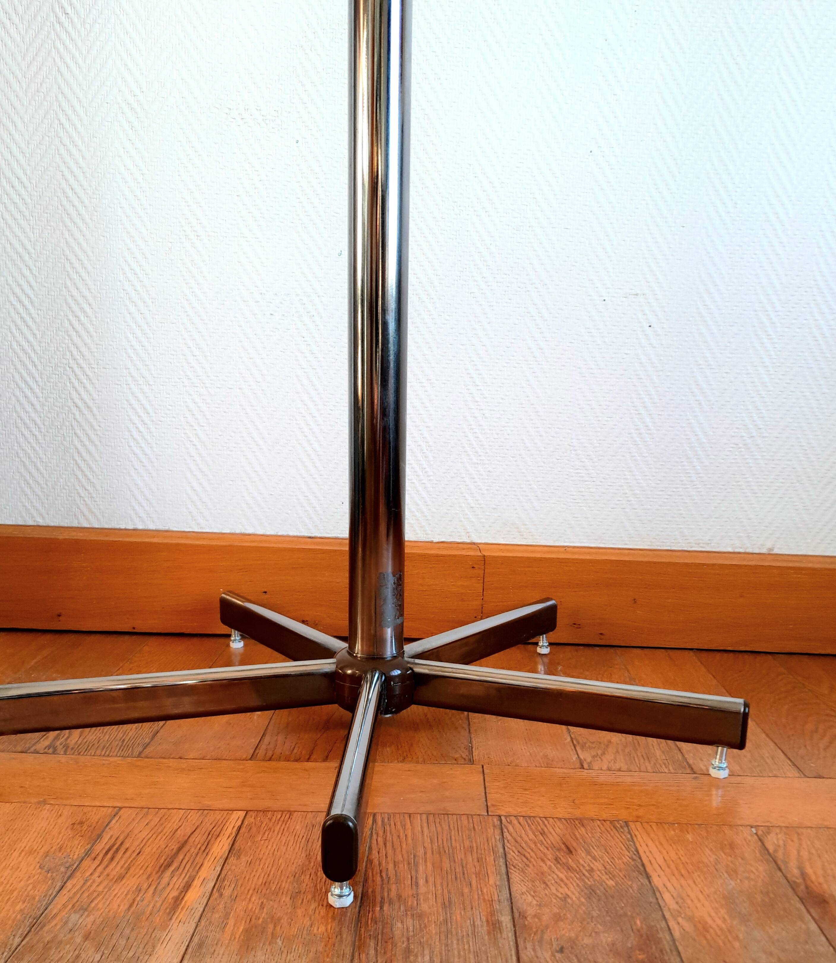 Space age 1970 coat rack in chromed metal and Bakelite