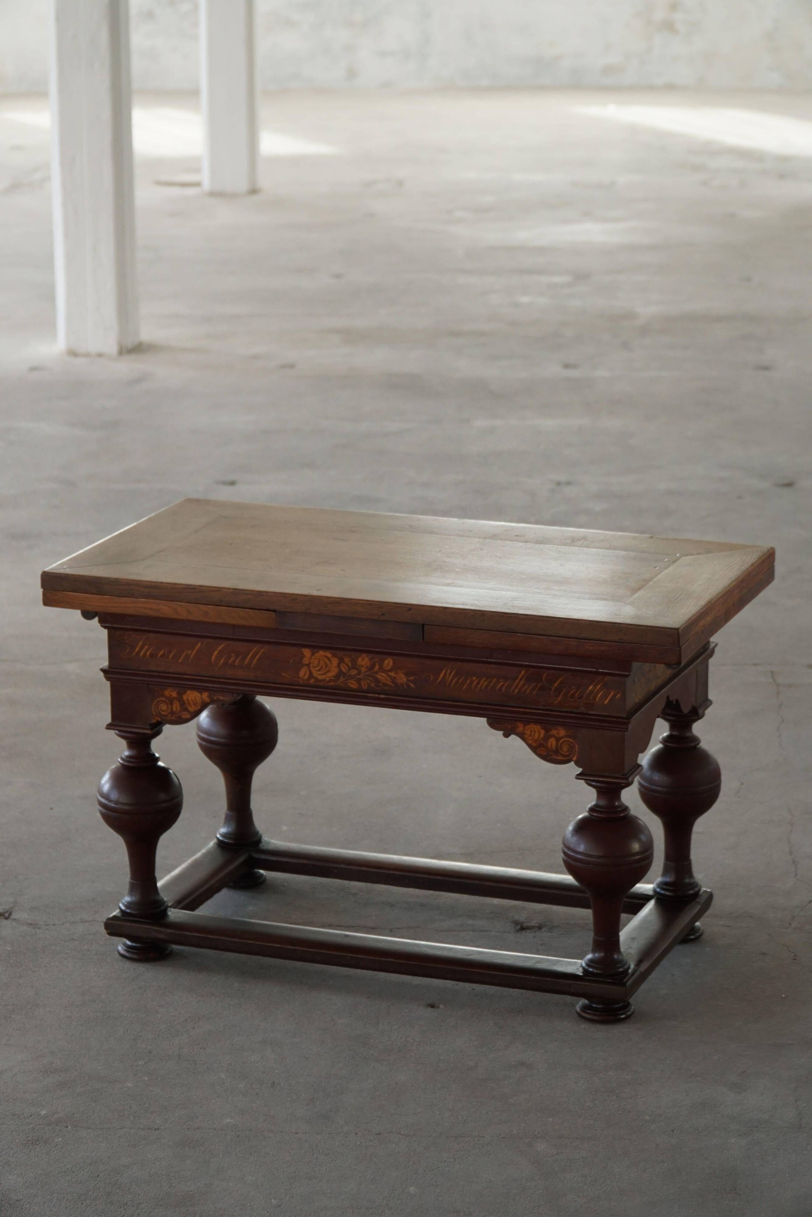 Extendable oak table with marquetry, Baroque, Danish cabinetmaker, 19th century.