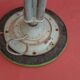 Tabouret industriel vintage 1940-1950, hauteur ajustable par poussoir 75 cm.