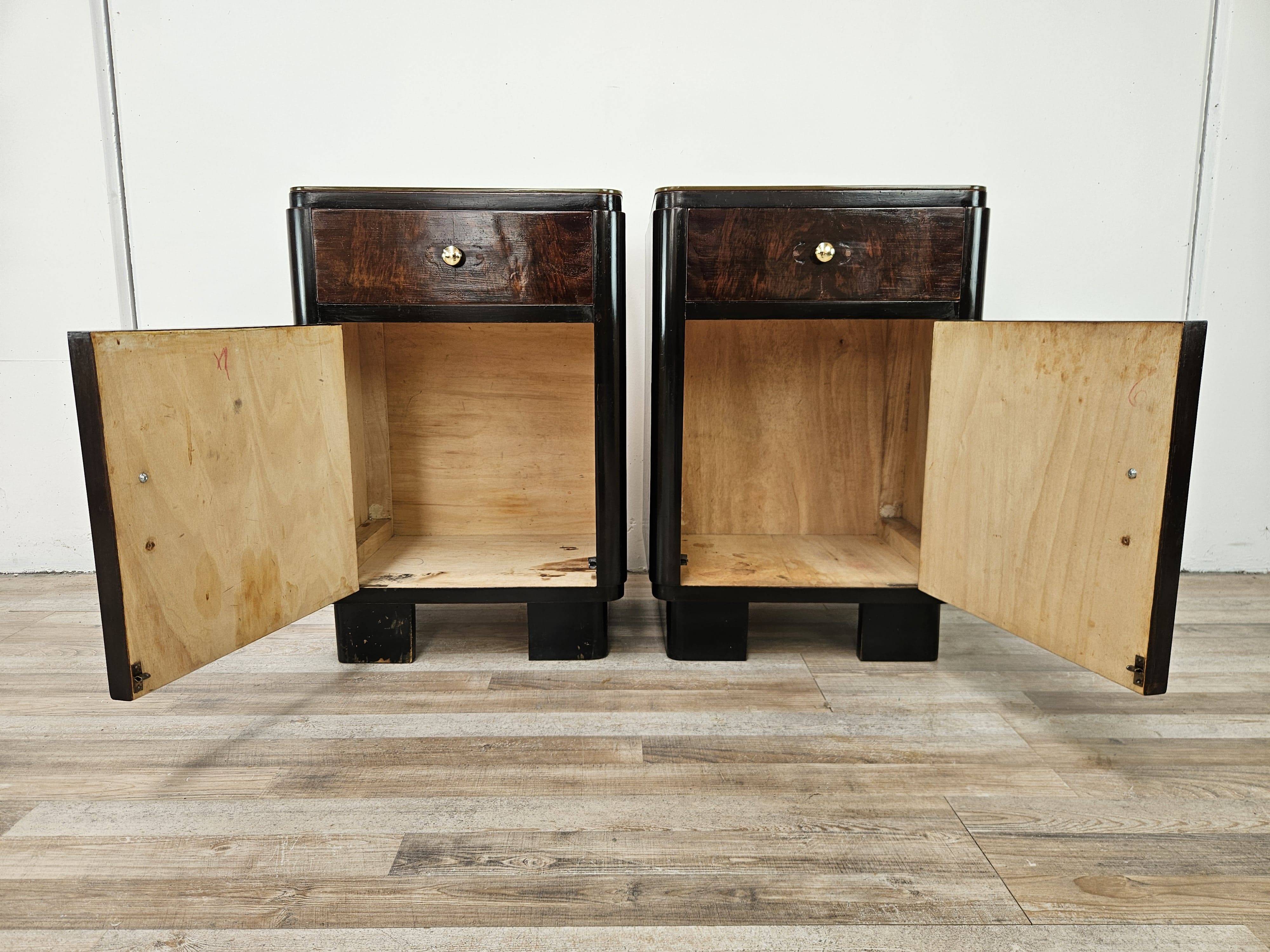 Art Decò bedside tables in walnut burl with pink glass top