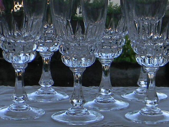 Set of 6 white wine glasses in arques crystal. pompadour model.