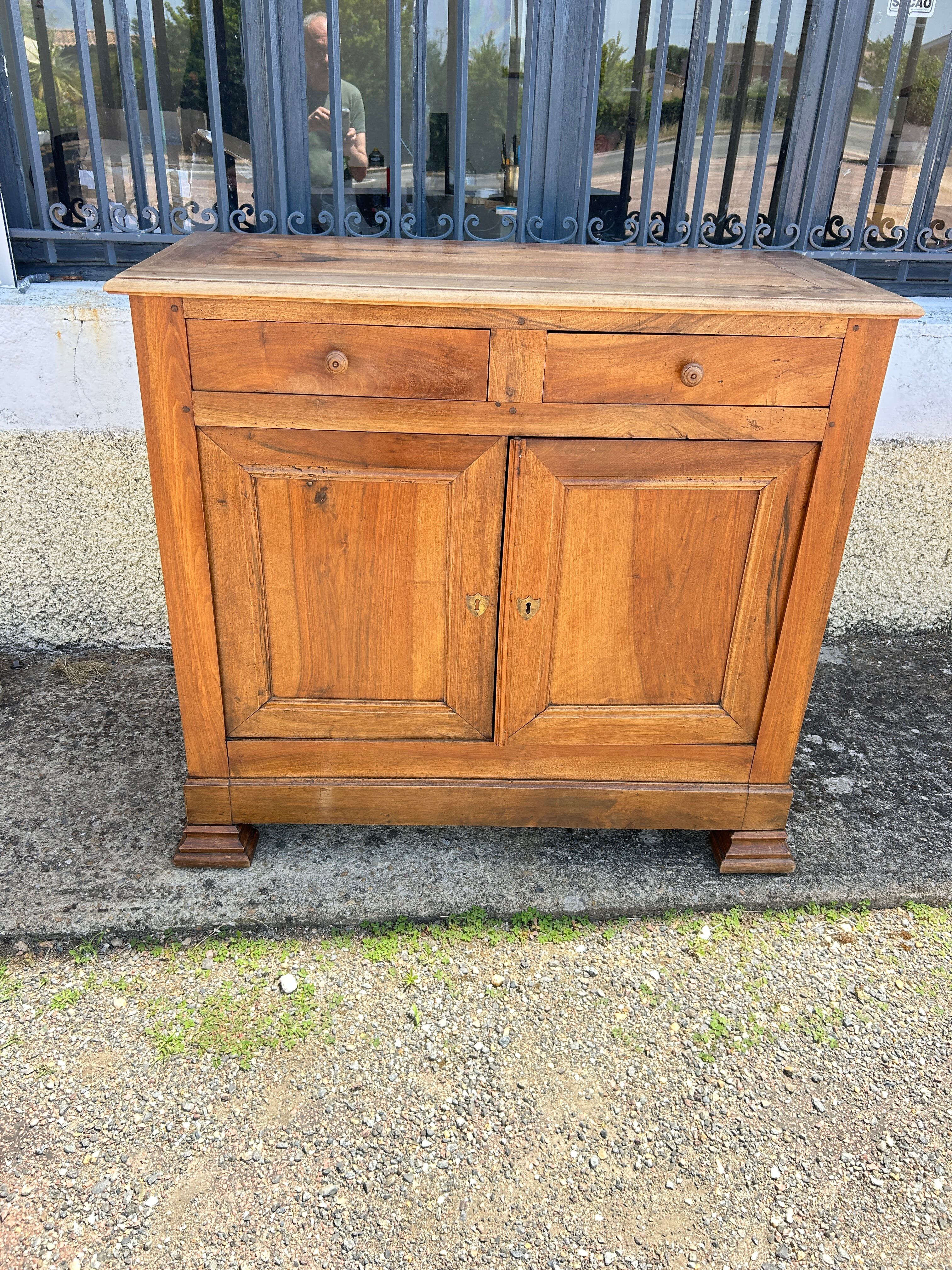 Buffet bas Style Louis Philippe en noyer