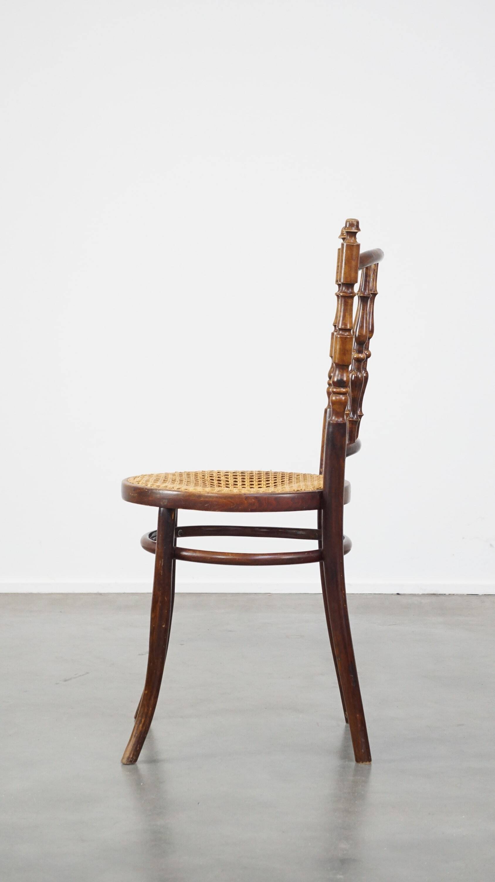 Charming, very elegant vintage Thonet design dining room/bistro chair