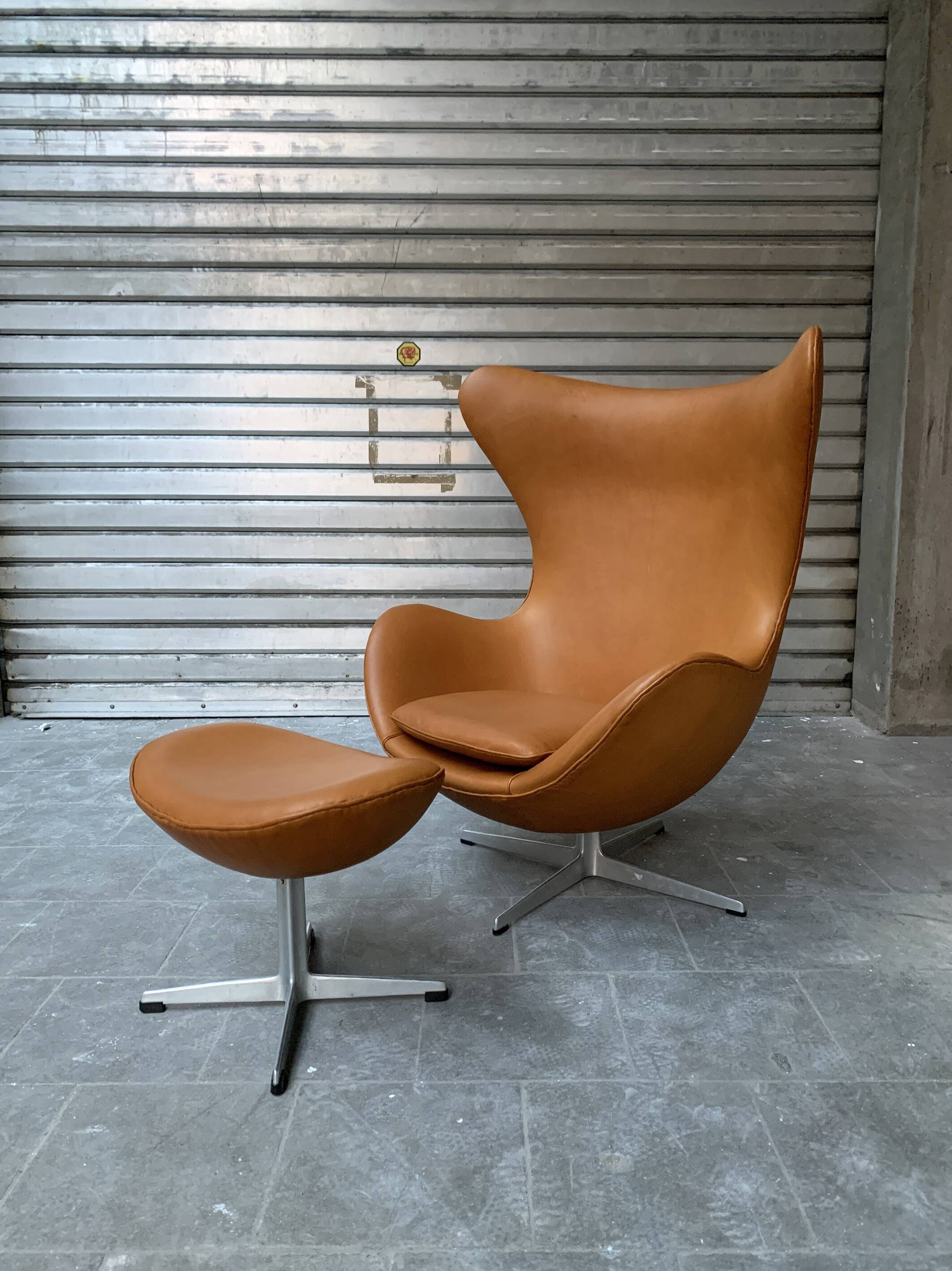 Restored Arne Jacobsen Egg armchair and ottoman for Fritz Hansen, 1960s