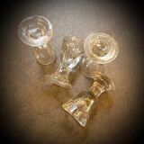 Verres anciens à liqueur soufflés à la main