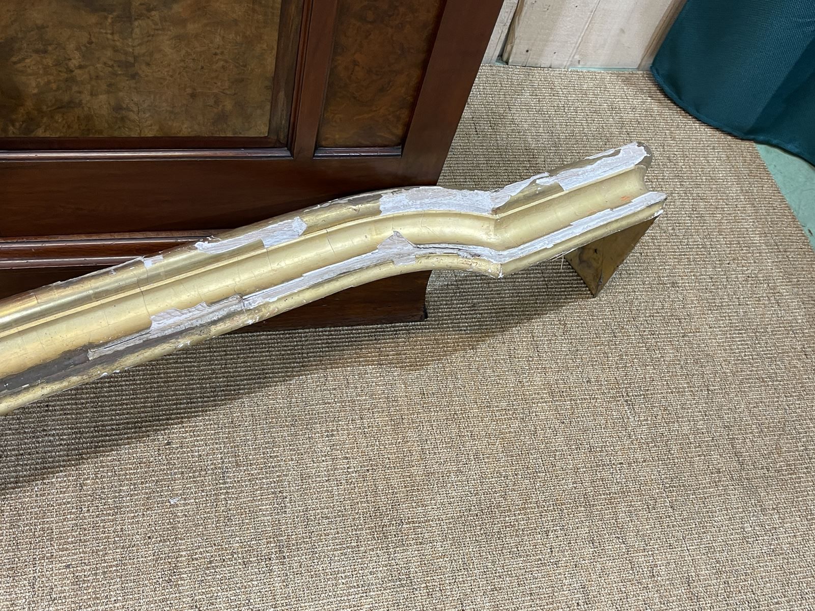 Gilded wooden cantonnière of the nineteenth century