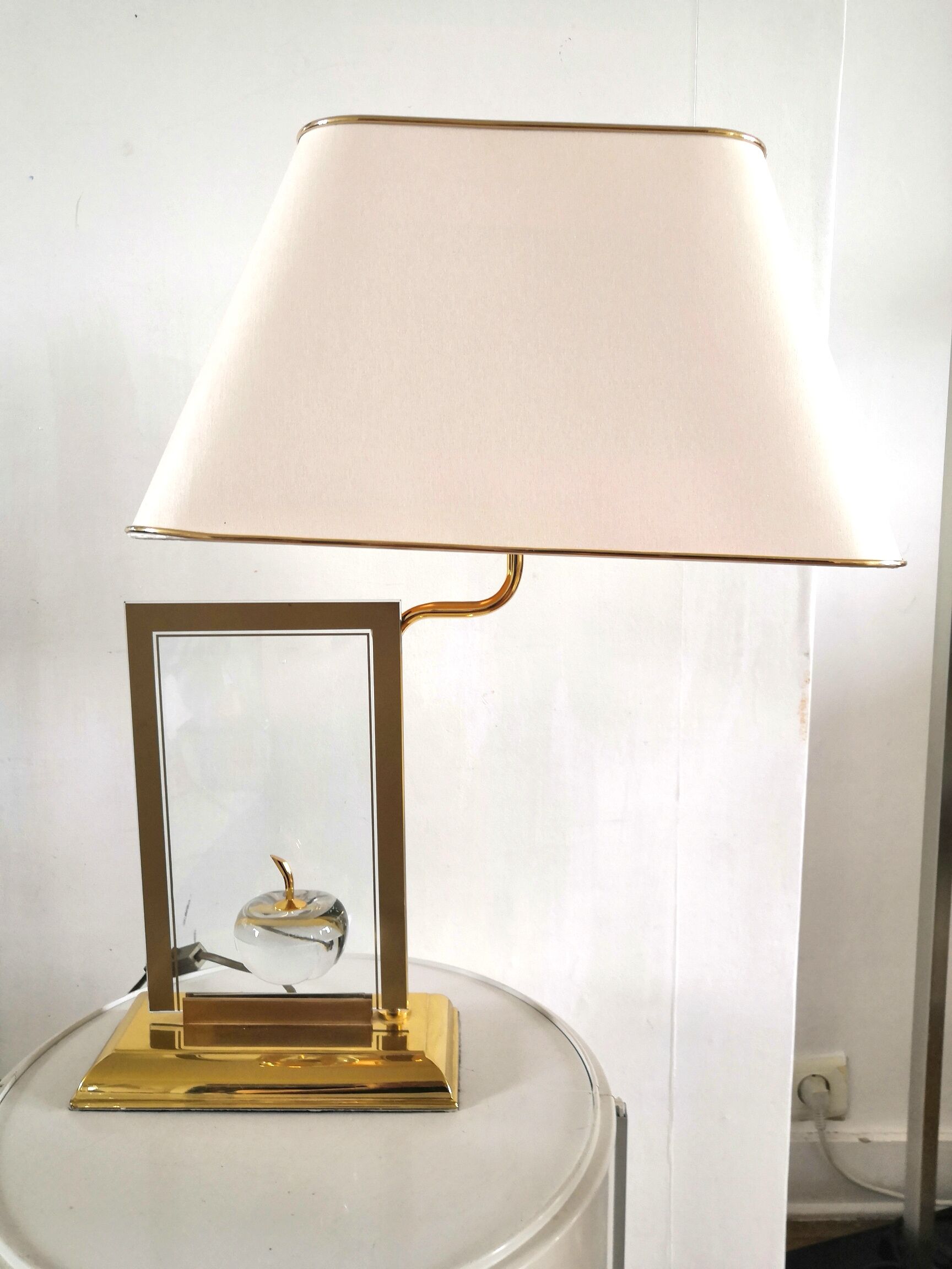 Hanging apple lamp in crystal design Le Dauphin