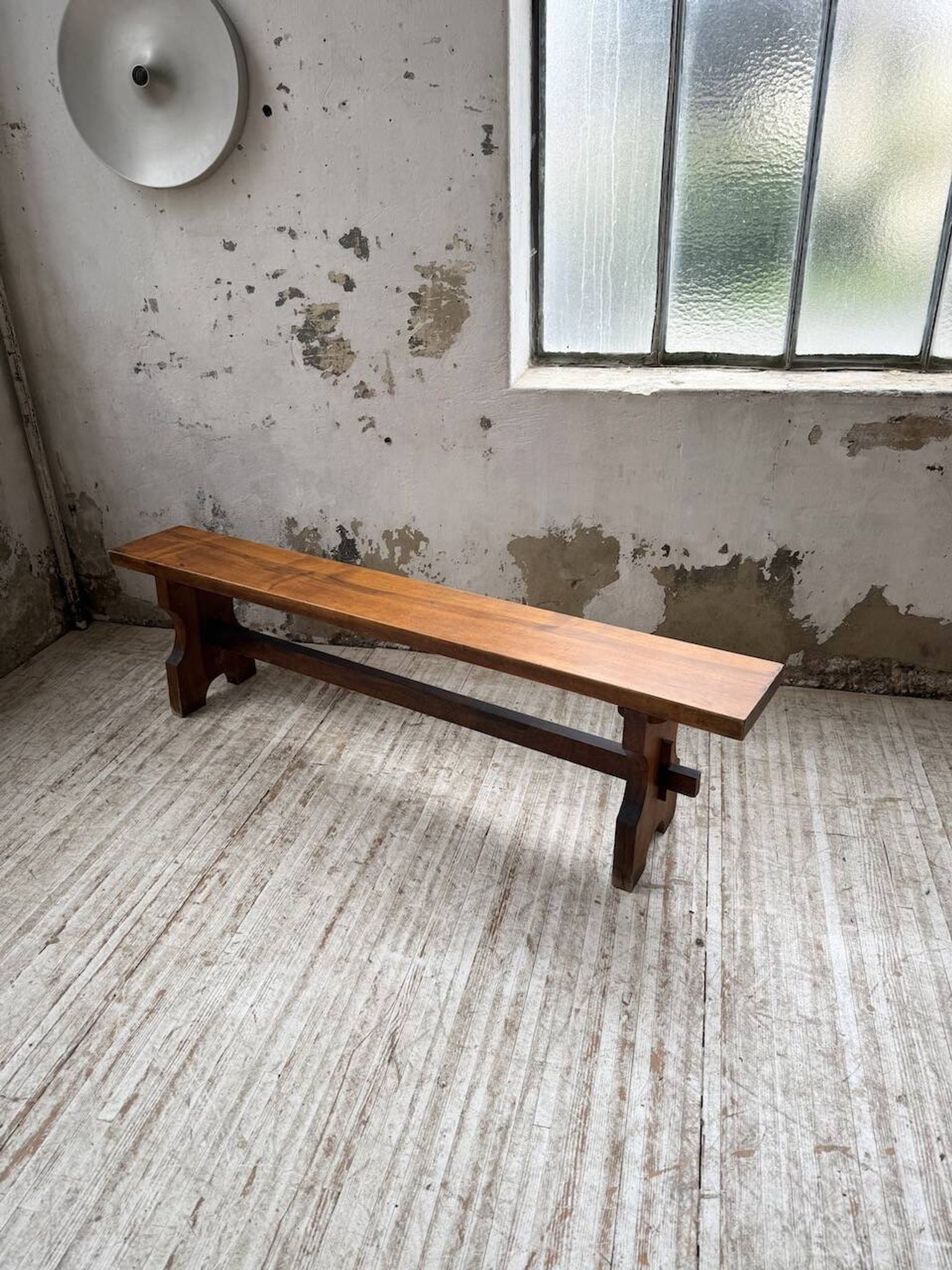 Paire de bancs noyer 1900