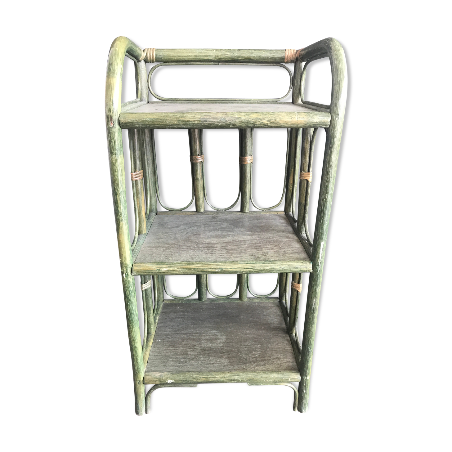 Small shelf console in green rattan