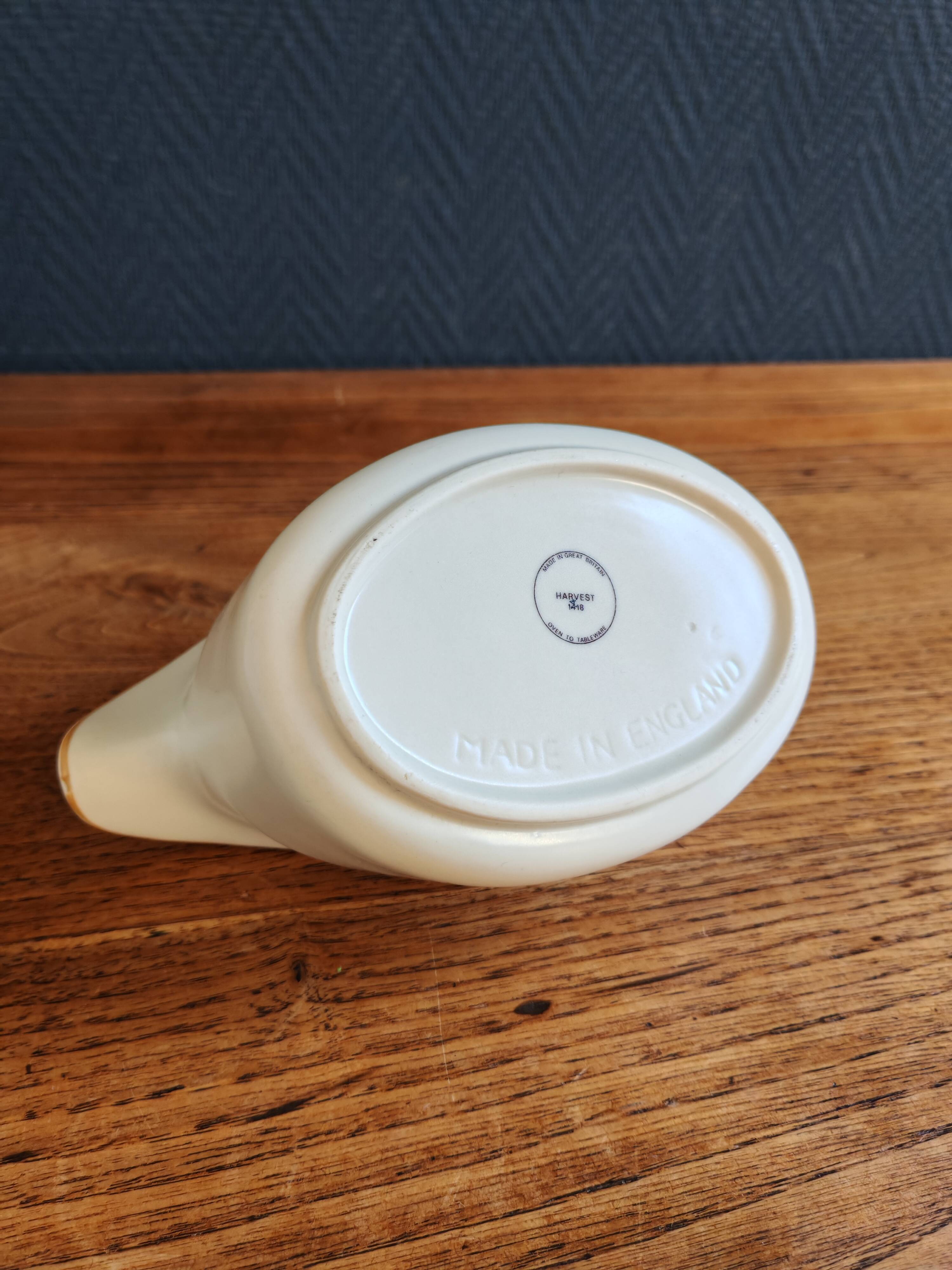 "Harvest 1418" sauceboat in English porcelain