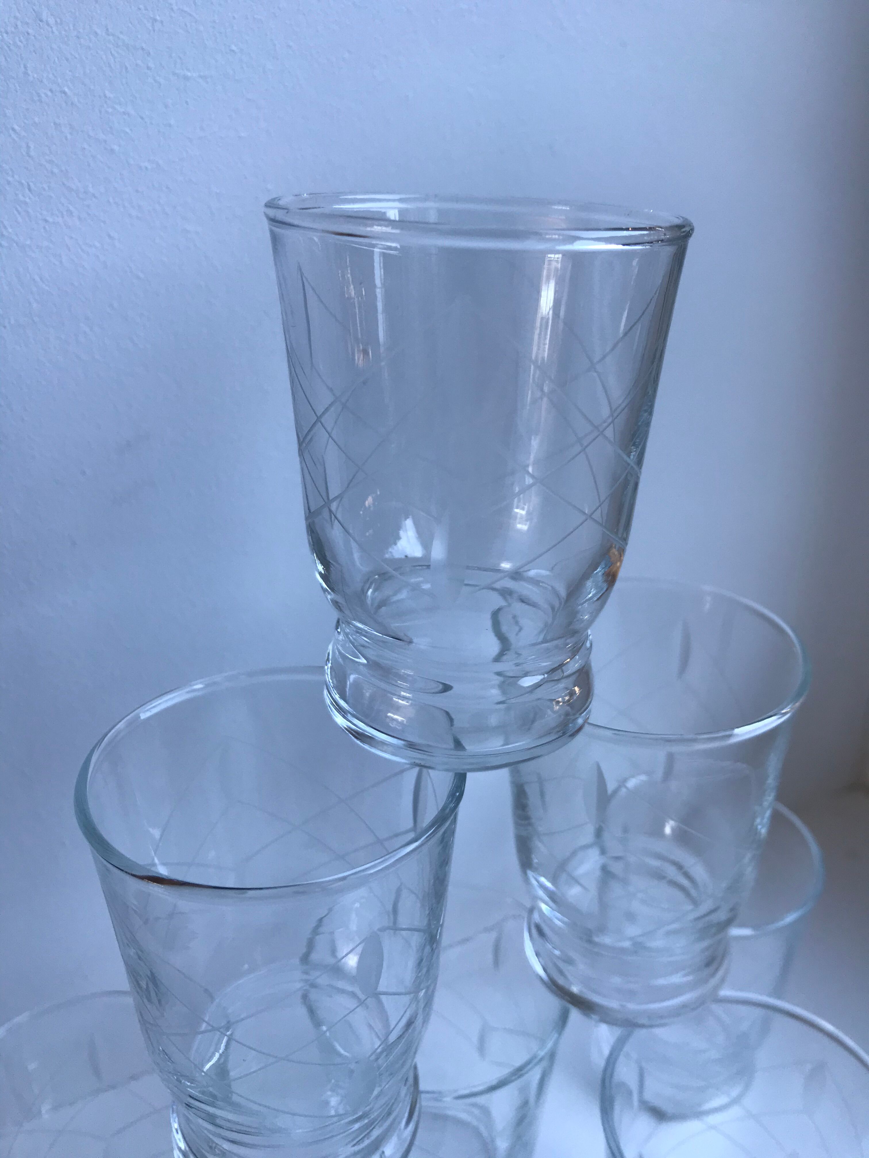 Set of 8 glass water glasses engraved 50s