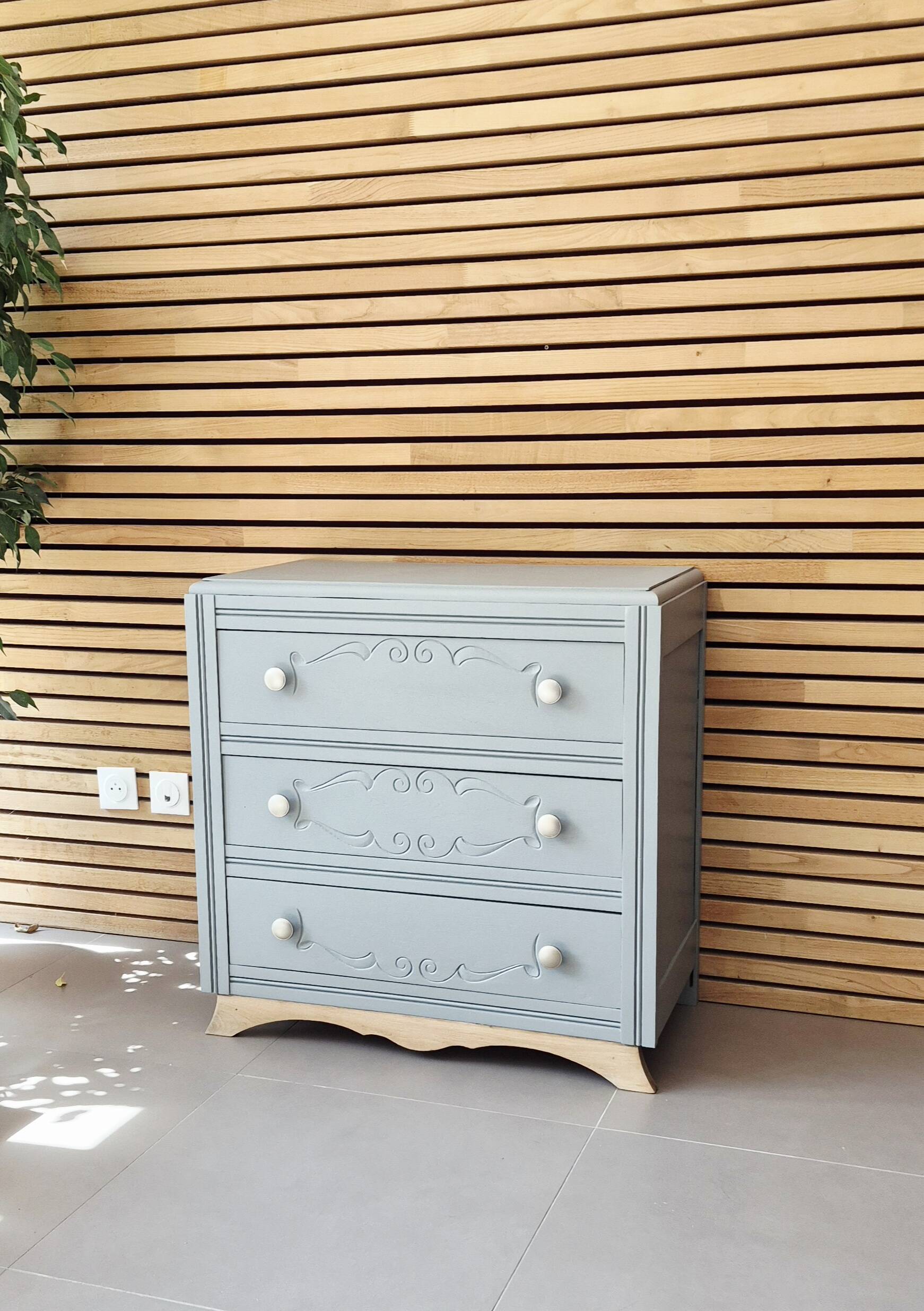 Art Deco chest of drawers