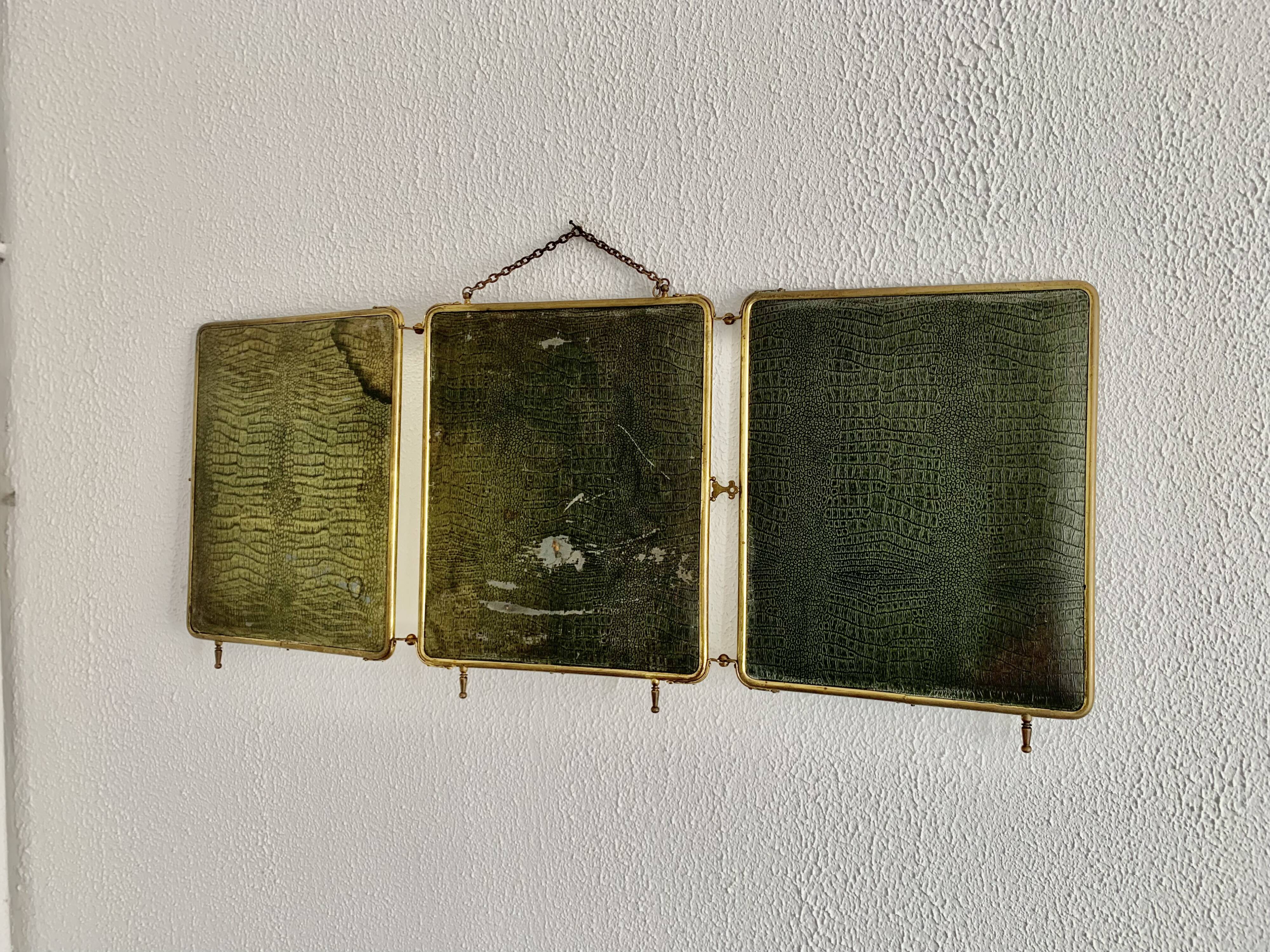 Vintage 1920s triptych barber mirror in gold and green faux crocodile leather - 37 x 87