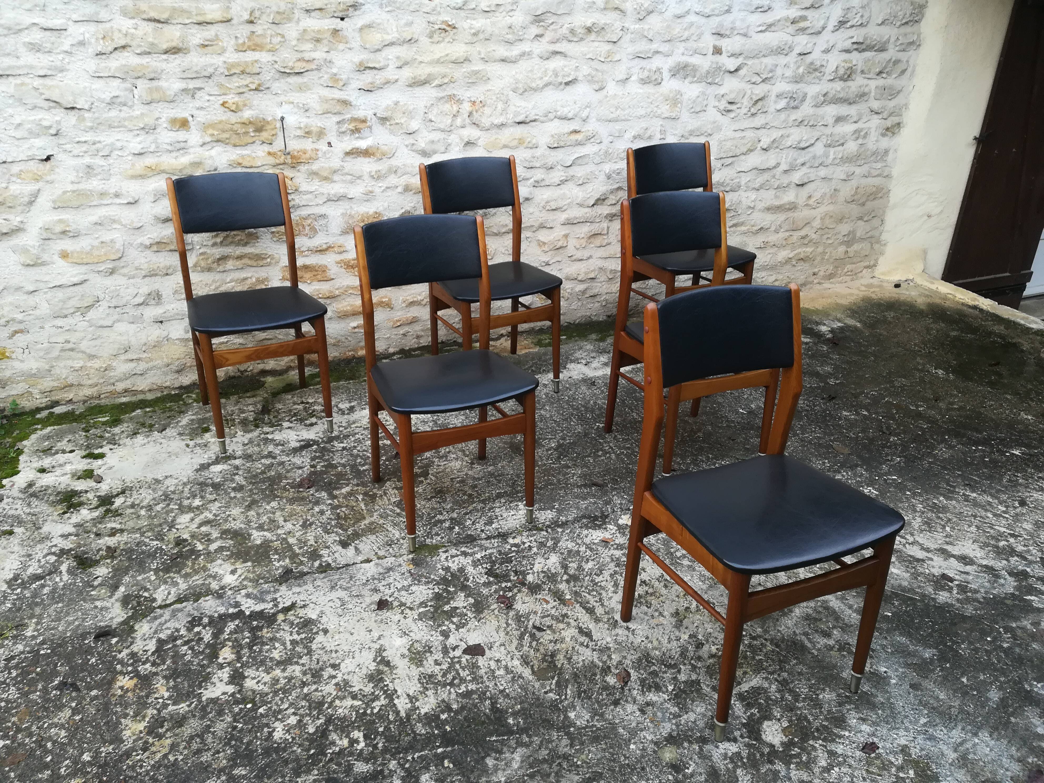 Scandinavian chairs in skaï