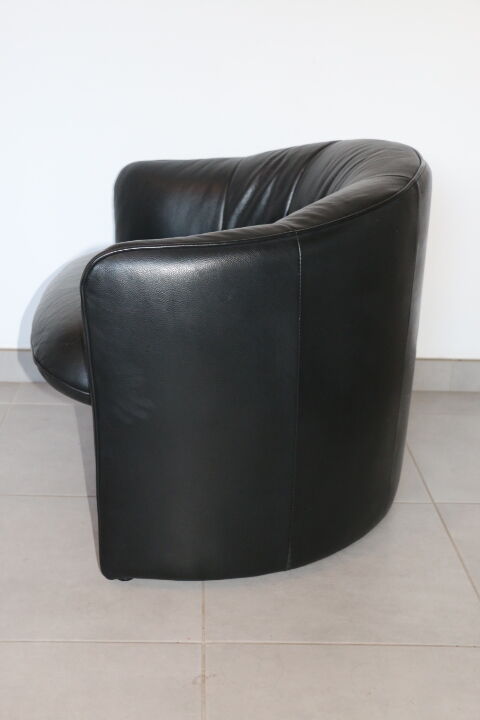 2 armchairs swann black leather