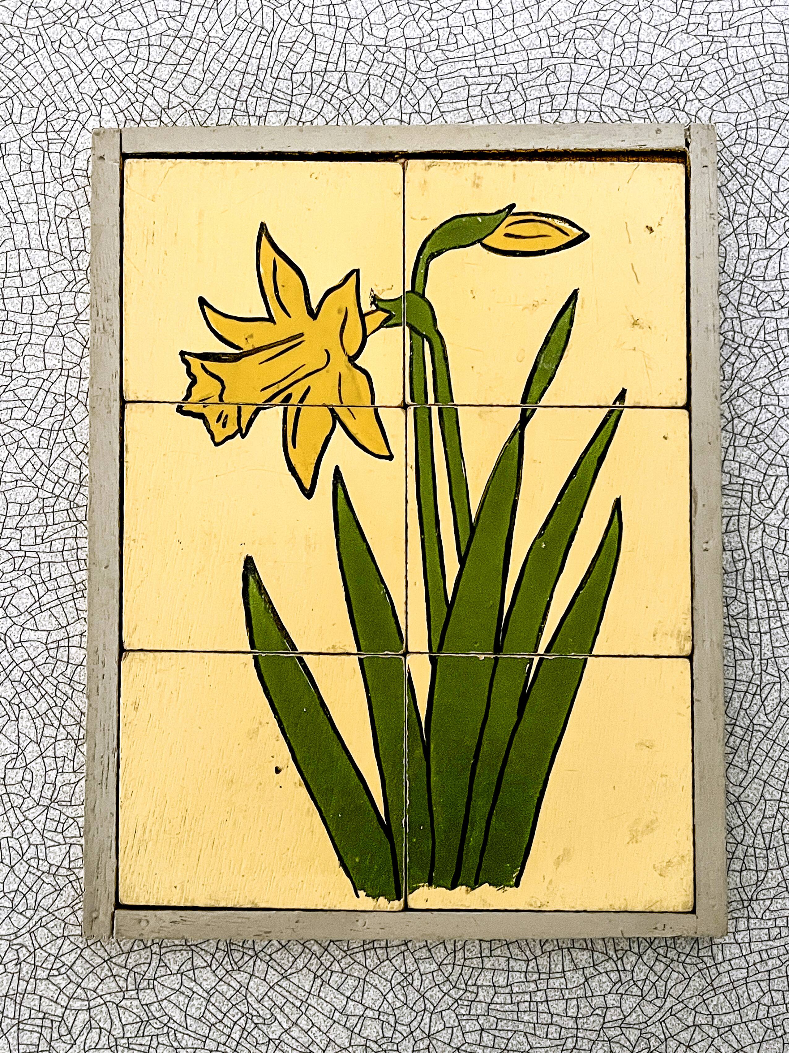 Wooden puzzle frame from the 1930s/40s depicting a daffodil.
