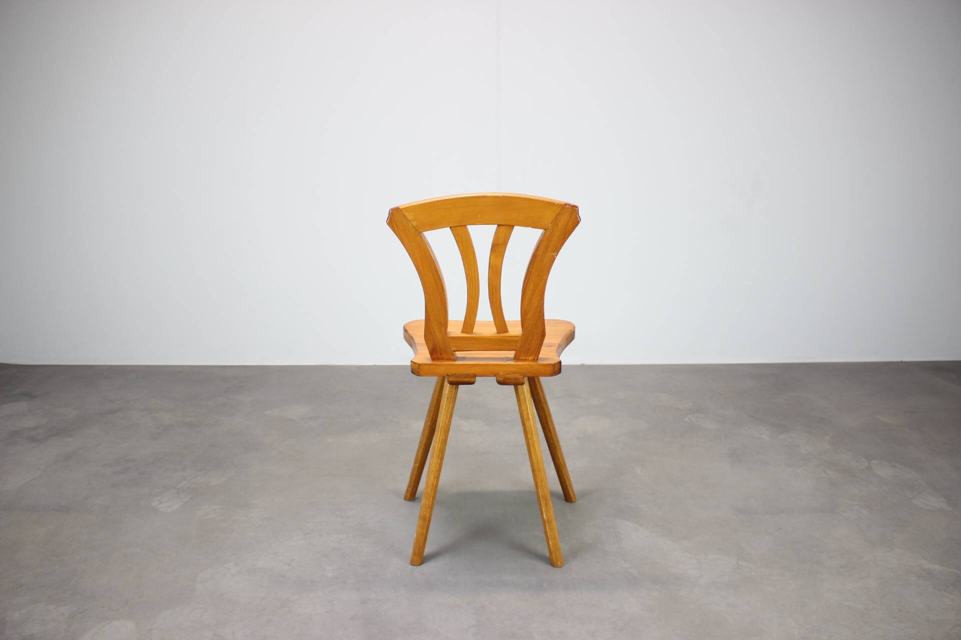 Vintage Czech folk farmhouse chair in solid wood, from the 1940s-1950s.