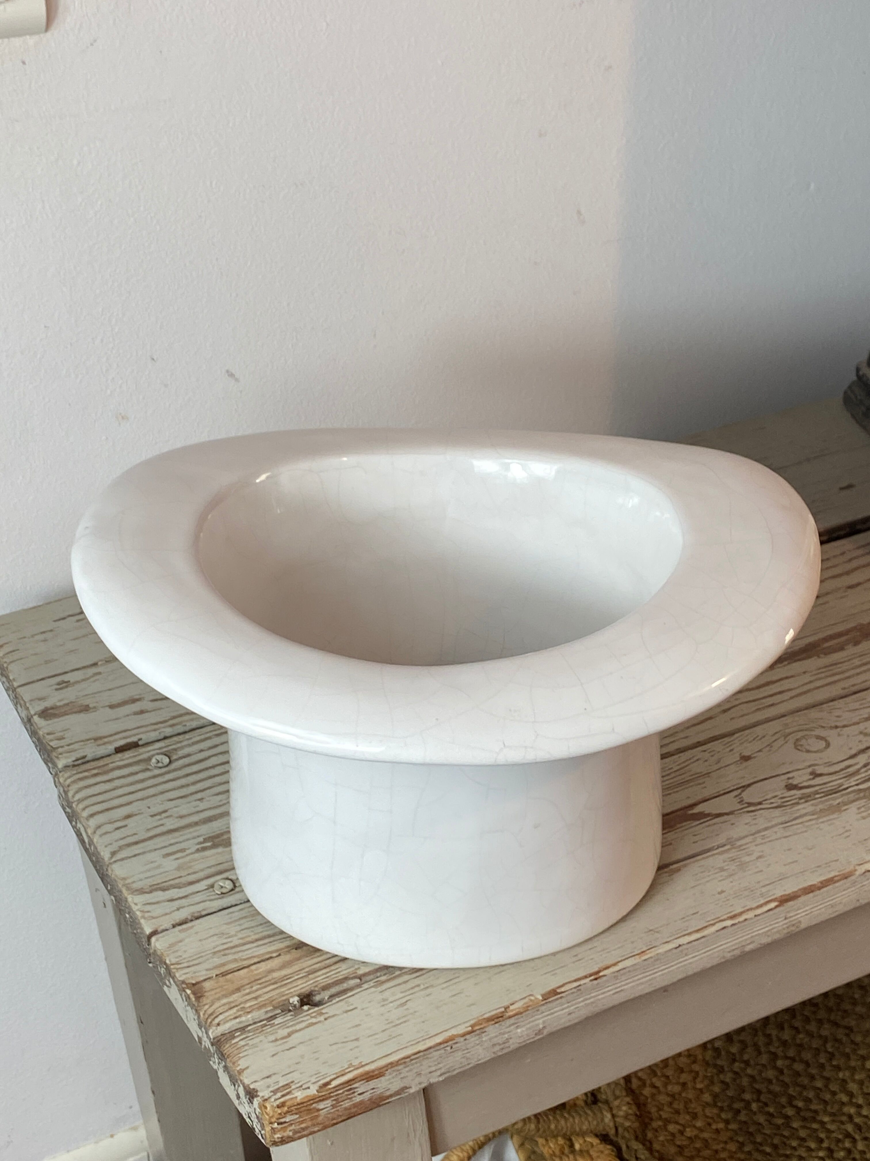 Cache-pot en forme de chapeau en céramique