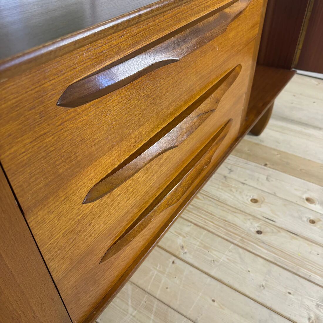 Vintage teak sideboard – Mid-century modern 1960s credenza