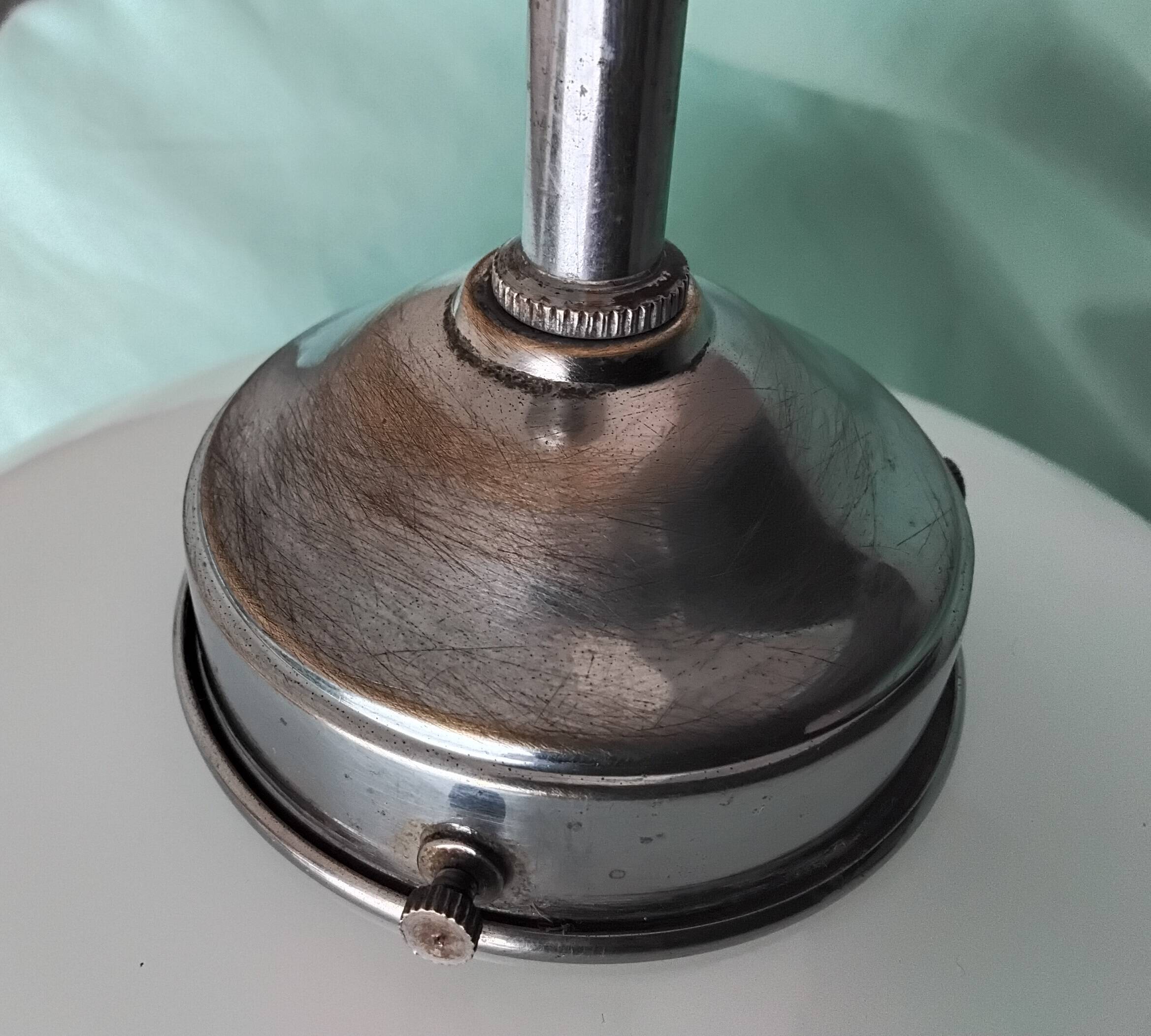 Suspension in opaline